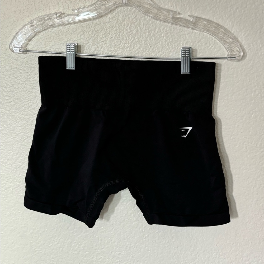 Gym Shark, color is black, size medium, never worn perfect condition